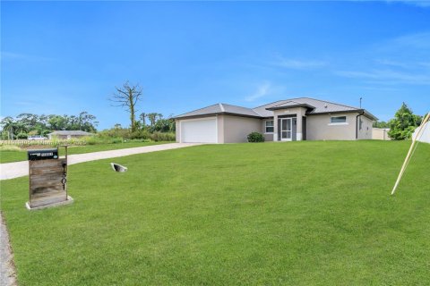 Купить виллу или дом в Лихай-Эйкерс, Флорида 4 спальни, № 2018486 - фото 3