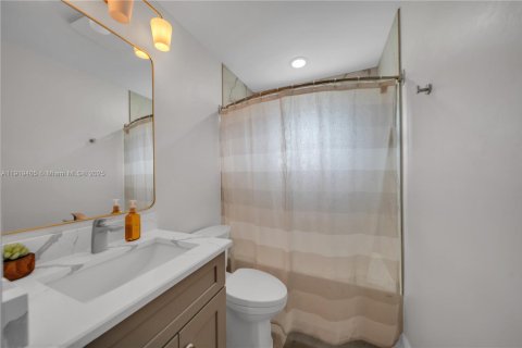 Купить виллу или дом в Лихай-Эйкерс, Флорида 4 спальни, № 2018486 - фото 16