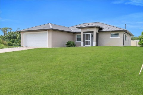 Купить виллу или дом в Лихай-Эйкерс, Флорида 4 спальни, № 2018486 - фото 2