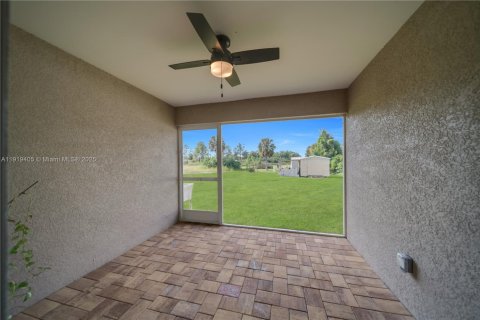 Купить виллу или дом в Лихай-Эйкерс, Флорида 4 спальни, № 2018486 - фото 28