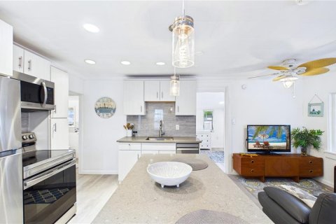 Immobilier commercial à vendre à Gulfport, Floride: 96.99 m2 № 2100334 - photo 12