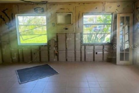 House in Redington Shores, Florida 3 bedrooms, 157 sq.m. № 1636589 - photo 8