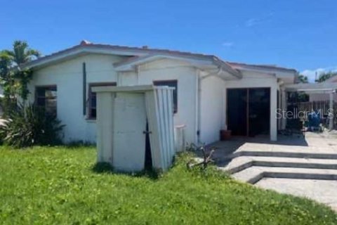 House in Redington Shores, Florida 3 bedrooms, 157 sq.m. № 1636589 - photo 12