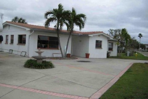 House in Redington Shores, Florida 3 bedrooms, 157 sq.m. № 1636589 - photo 1