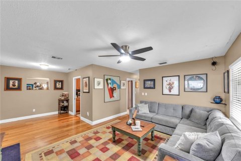 Villa ou maison à vendre à Tampa, Floride: 3 chambres, 133.5 m2 № 2405342 - photo 9