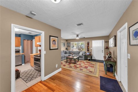 Villa ou maison à vendre à Tampa, Floride: 3 chambres, 133.5 m2 № 2405342 - photo 8