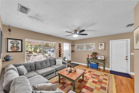 Villa ou maison à vendre à Tampa, Floride: 3 chambres, 133.5 m2 № 2405342 - photo 10