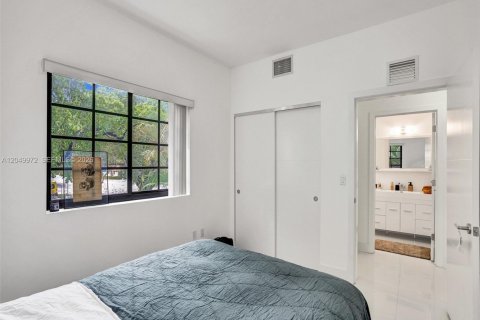 Apartment in Coral Gables, Florida 2 bedrooms, 83.61 sq.m. № 2149248 - photo 10