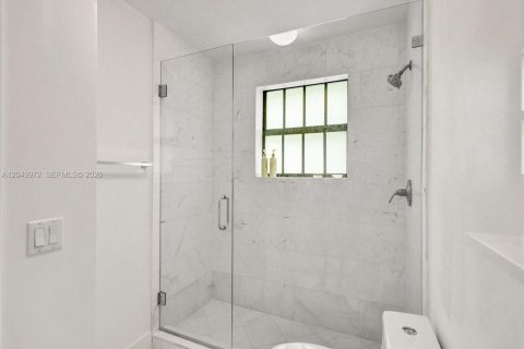 Apartment in Coral Gables, Florida 2 bedrooms, 83.61 sq.m. № 2149248 - photo 12