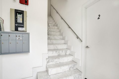 Apartment in Coral Gables, Florida 2 bedrooms, 83.61 sq.m. № 2149248 - photo 15