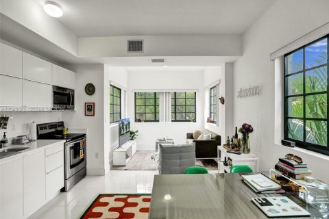 Apartment in Coral Gables, Florida 2 bedrooms, 83.61 sq.m. № 2149248 - photo 3
