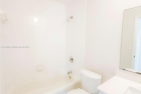 Casa en venta en Homestead, Florida, 3 dormitorios, 113.43 m2 № 1768303 - foto 16