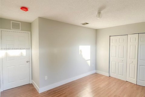 Casa en venta en Homestead, Florida, 3 dormitorios, 113.43 m2 № 1768303 - foto 18