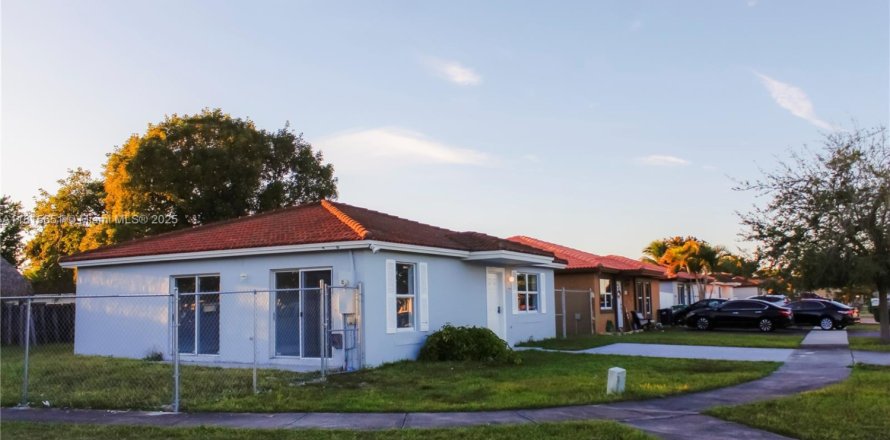 Casa en Homestead, Florida 3 dormitorios, 113.43 m2 № 1768303