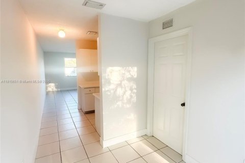 Casa en venta en Homestead, Florida, 3 dormitorios, 113.43 m2 № 1768303 - foto 25