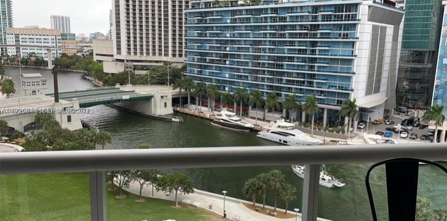 Condominio en Miami, Florida, 1 dormitorio № 1986638