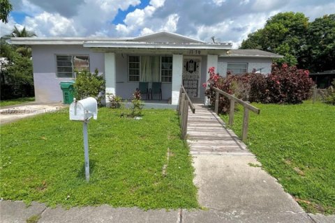 Casa en venta en Miami, Florida, 3 dormitorios, 112.88 m2 № 1946751 - foto 1