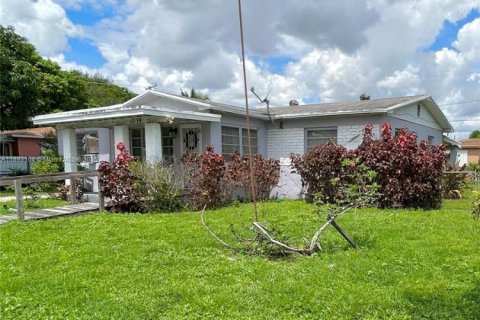 Casa en venta en Miami, Florida, 3 dormitorios, 112.88 m2 № 1946751 - foto 2