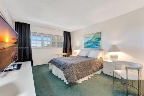 Condo in Pompano Beach, Florida, 2 bedrooms  № 1707147 - photo 23