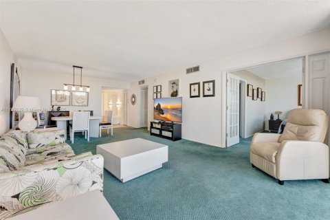 Condo in Pompano Beach, Florida, 2 bedrooms  № 1707147 - photo 5
