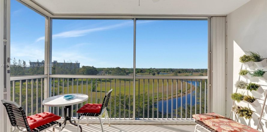 Condo in Pompano Beach, Florida, 2 bedrooms № 1707147
