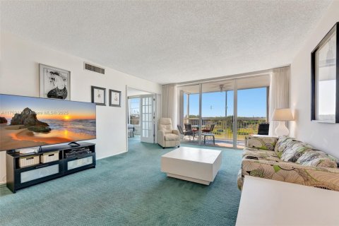 Condo in Pompano Beach, Florida, 2 bedrooms  № 1707147 - photo 15