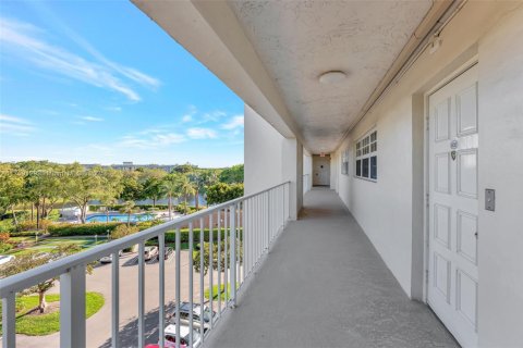 Condo in Pompano Beach, Florida, 2 bedrooms  № 1707147 - photo 28