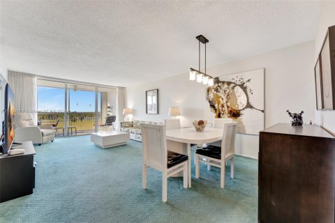 Condo in Pompano Beach, Florida, 2 bedrooms  № 1707147 - photo 13