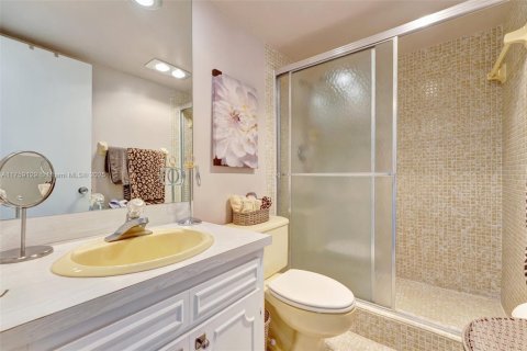Condo in Pompano Beach, Florida, 2 bedrooms  № 1707147 - photo 21