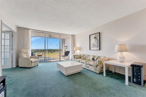 Condo in Pompano Beach, Florida, 2 bedrooms  № 1707147 - photo 14