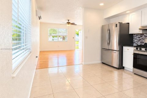 House in Sunrise, Florida 2 bedrooms, 105.17 sq.m. № 2399664 - photo 6