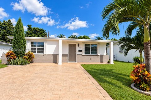 House in Sunrise, Florida 2 bedrooms, 105.17 sq.m. № 2399664 - photo 2