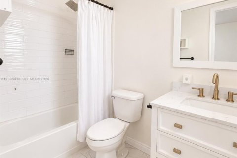 House in Sunrise, Florida 2 bedrooms, 105.17 sq.m. № 2399664 - photo 12