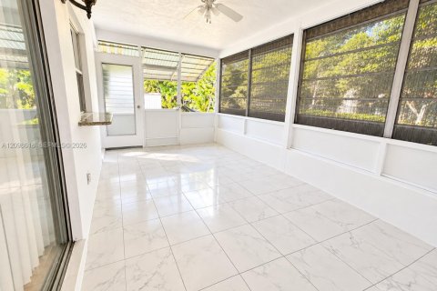 House in Sunrise, Florida 2 bedrooms, 105.17 sq.m. № 2399664 - photo 11