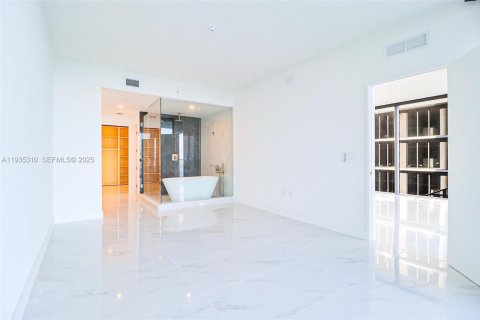 Condominio en alquiler en Miami, Florida, 4 dormitorios № 1993538 - foto 18