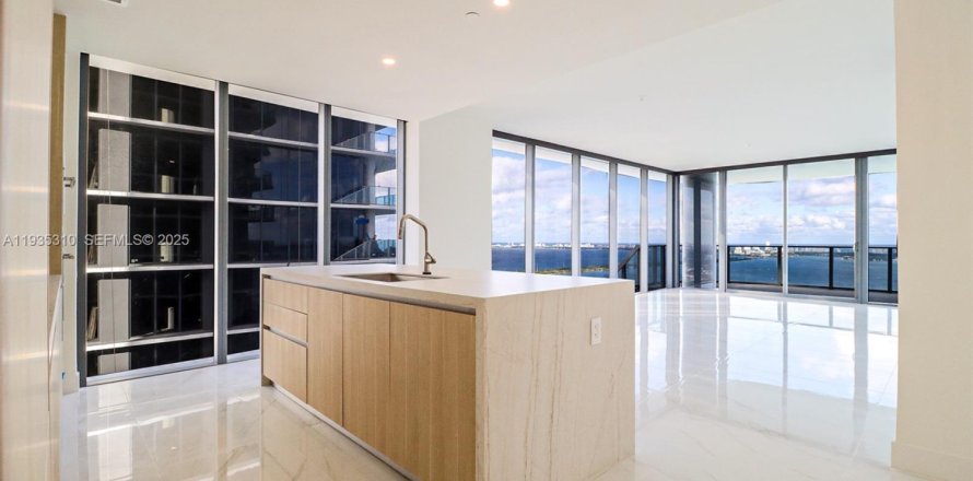 Condominio en Miami, Florida, 4 dormitorios  № 1993538