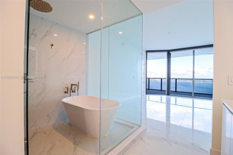 Condominio en alquiler en Miami, Florida, 4 dormitorios № 1993538 - foto 28