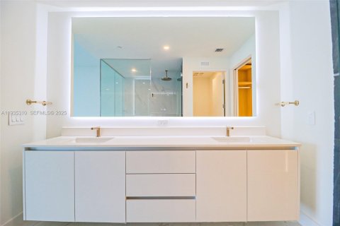 Condominio en alquiler en Miami, Florida, 4 dormitorios № 1993538 - foto 25