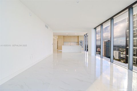 Condominio en alquiler en Miami, Florida, 4 dormitorios № 1993538 - foto 16