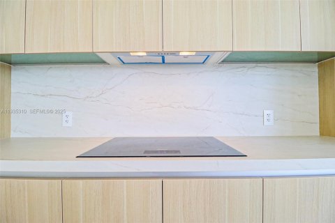 Condominio en alquiler en Miami, Florida, 4 dormitorios № 1993538 - foto 9