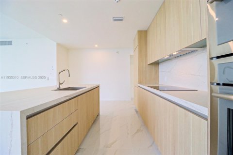 Condominio en alquiler en Miami, Florida, 4 dormitorios № 1993538 - foto 8