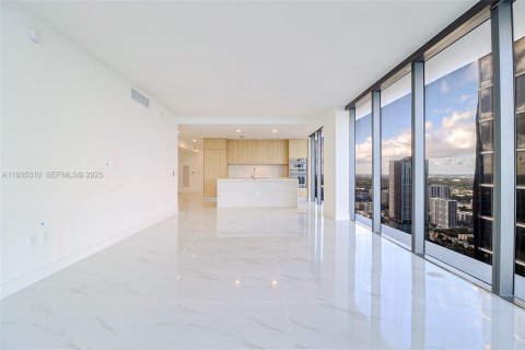 Condominio en alquiler en Miami, Florida, 4 dormitorios № 1993538 - foto 13