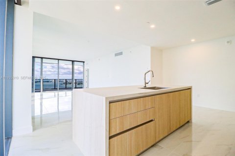 Condominio en alquiler en Miami, Florida, 4 dormitorios № 1993538 - foto 10