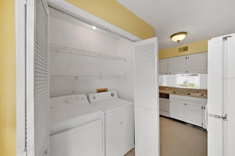 Adosado en venta en Tampa, Florida, 2 dormitorios, 110 m2 № 1882965 - foto 12