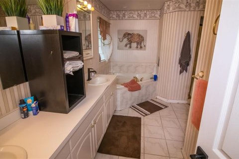 Villa ou maison à vendre à Melrose, Floride: 3 chambres, 197.05 m2 № 2391093 - photo 12