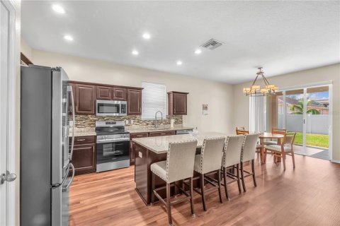 Casa en venta en Dover, Florida, 4 dormitorios, 213.4 m2 № 2303104 - foto 8