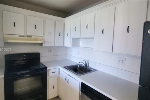 Condominio en alquiler en Sunrise, Florida, 2 dormitorios, 122.72 m2 № 2080197 - foto 2