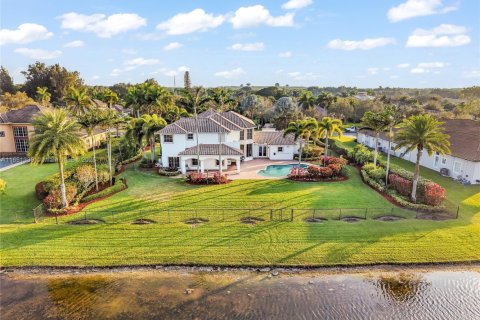 House in Davie, Florida 5 bedrooms, 443.52 sq.m. № 1475365 - photo 2
