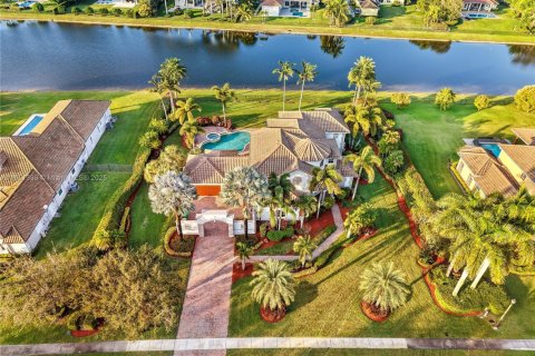 House in Davie, Florida 5 bedrooms, 443.52 sq.m. № 1475365 - photo 1