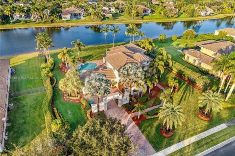 House in Davie, Florida 5 bedrooms, 443.52 sq.m. № 1475365 - photo 12